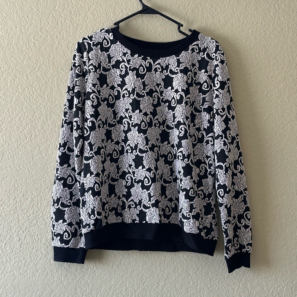 Forever 21 Black and White Floral Women's Knit Pullover Sweater